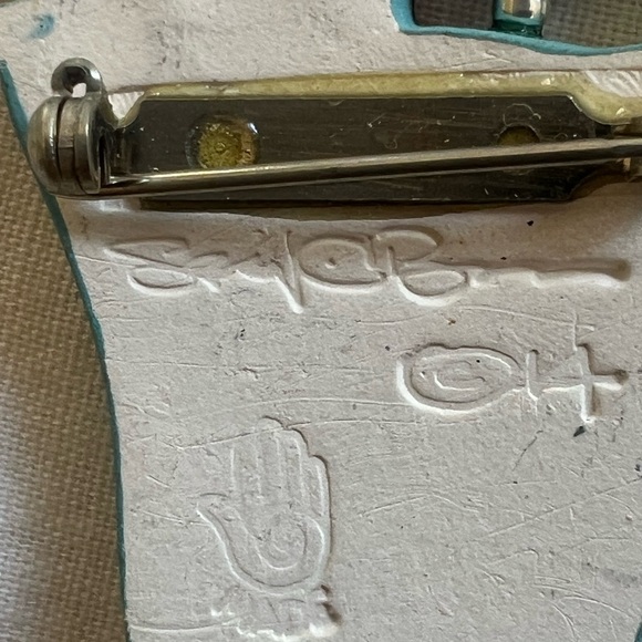 Colorful designer Abstract Face Brooch - Picture 3 of 5